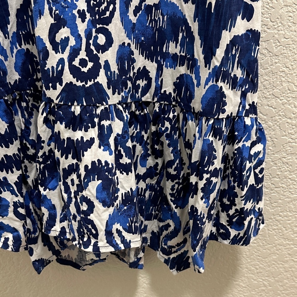 Blue and White Patterned Sleeveless Dress - Picture 2 of 4